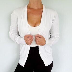 By Johnny white v-neck button up stretch knit cardigan sweater size medium